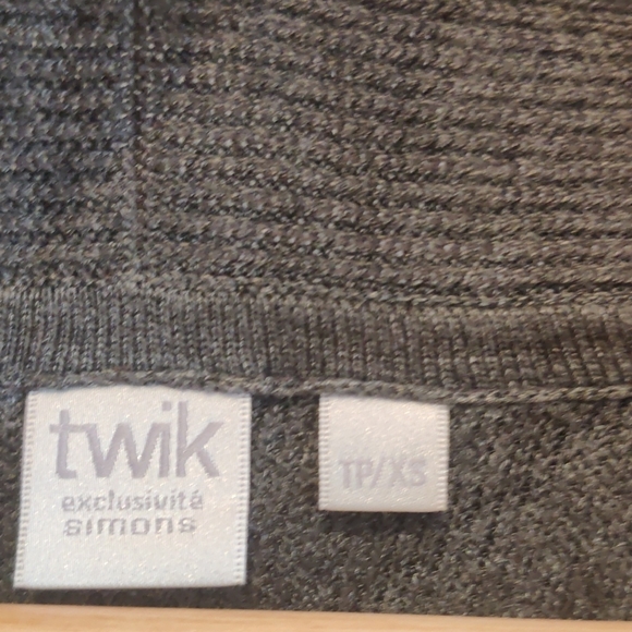 Gray Sleeveless Cardigan - Picture 2 of 4